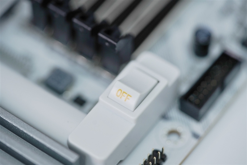 七彩虹CVN X870 ARK FROZEN V14方舟主板评测: 5G网卡+高频内存 锐龙9000舰队新旗舰