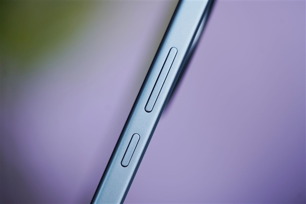 8200mAh双灭霸手机!vivo Y500图赏