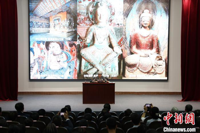 6月26日，在敦煌研究院举办的两岸共同弘扬中华文化活动上，敦煌研究院名誉院长樊锦诗作主旨演讲。卢哲　摄