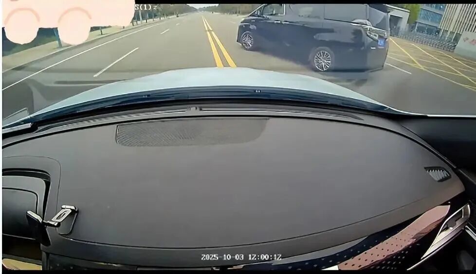 警方通報“男子惡意別車(chē)謊稱(chēng)公安”