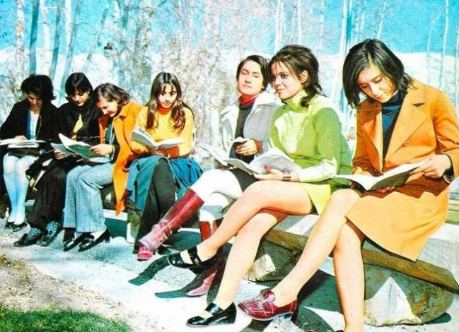 ▲伊朗白色革命时期,妇女着装和西方无异