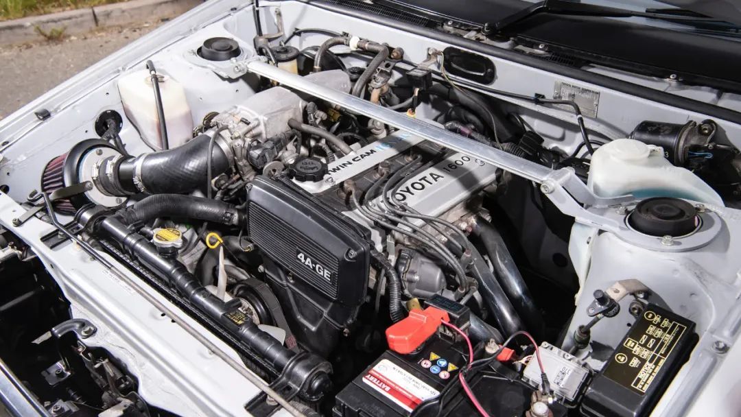 《头文字 D 》上映 20 周年:AE86、土屋圭市与青春酷尽