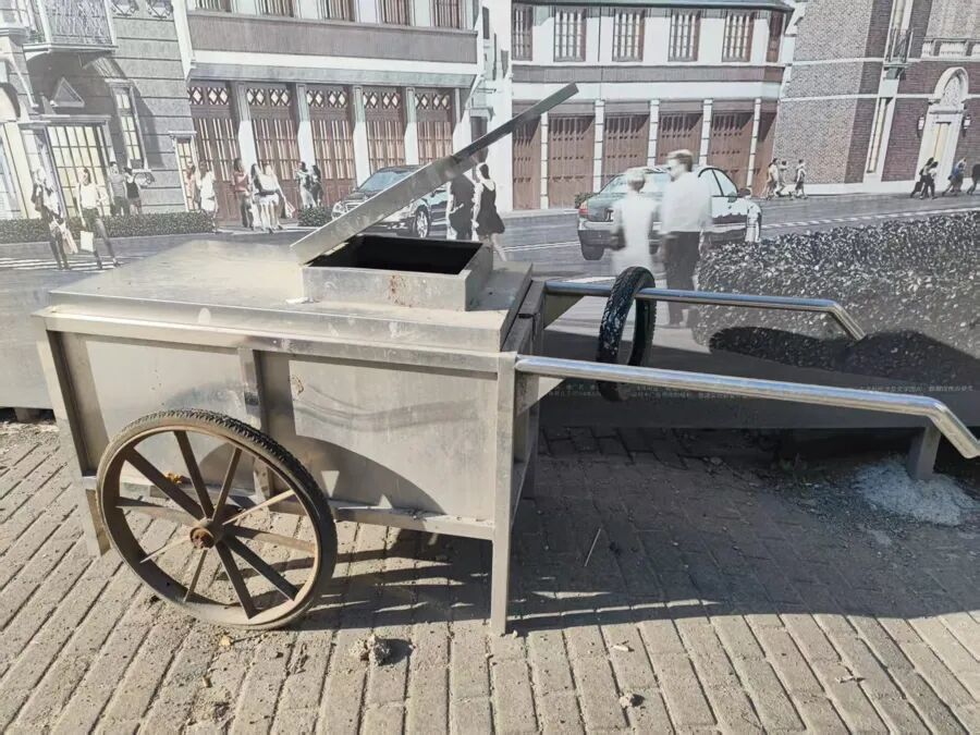 临时倒粪车。新民晚报记者 赵菊玲 摄