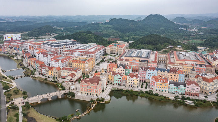 这是贵安华为云数据中心（2023年5月23日摄，无人机照片）。新华社记者 陶亮 摄