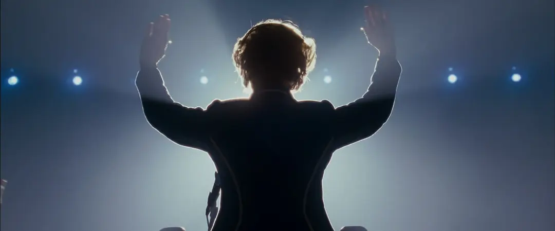 《铁娘子:坚固柔情》