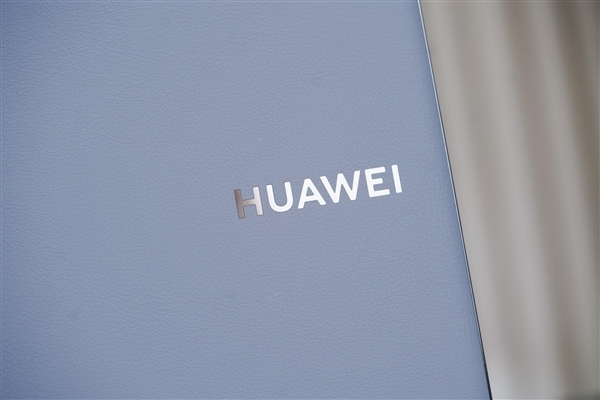 华为首款鸿蒙折叠屏电脑!MateBook Fold非凡大师图赏