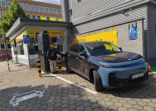 6个月横跨五大洲!零跑B10正式开启全球道路测试