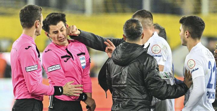 安卡拉古库俱乐部主席科卡曾拳打裁判。