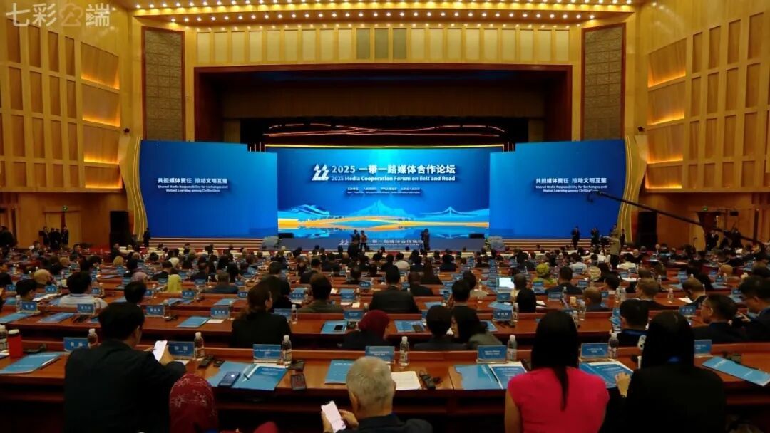 云南省委书记展示4组照片