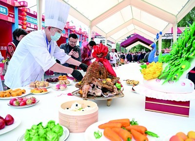 赏秋色 品文化 逛小城 “加长版”假期再掀文旅热潮