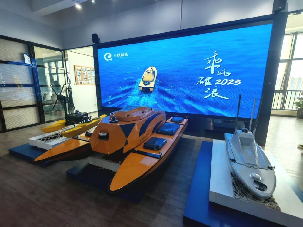 图为东莞小豚智能技术有限公司研制的无人艇。新华社记者 宋晨 摄
