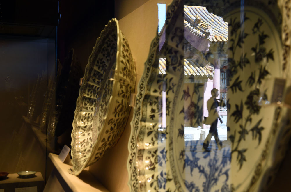 2015年/“明代御窑瓷器——景德镇御窑遗址出土与故宫博物院藏传世洪武、永乐、宣德瓷器对比展”/摄影:金良快