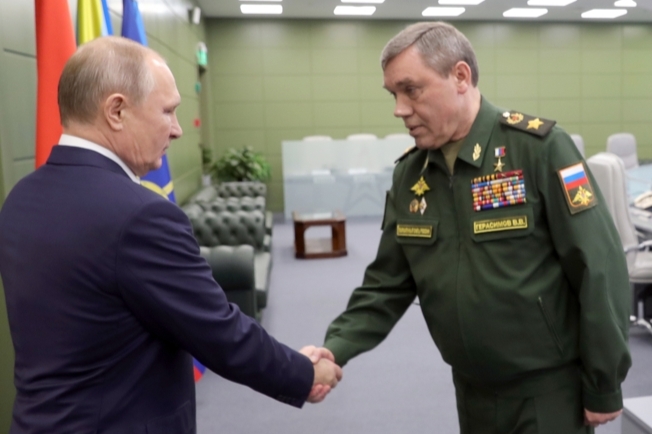 普京(左)和格拉西莫夫 資料圖 圖源:俄媒