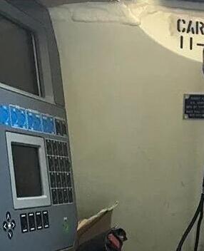 出口版“艾布拉姆斯”坦克的CDU,可见下方战场指挥控制信息显示器被“阉割”为小尺寸显示屏,仅能显示基本的数字地图等功能