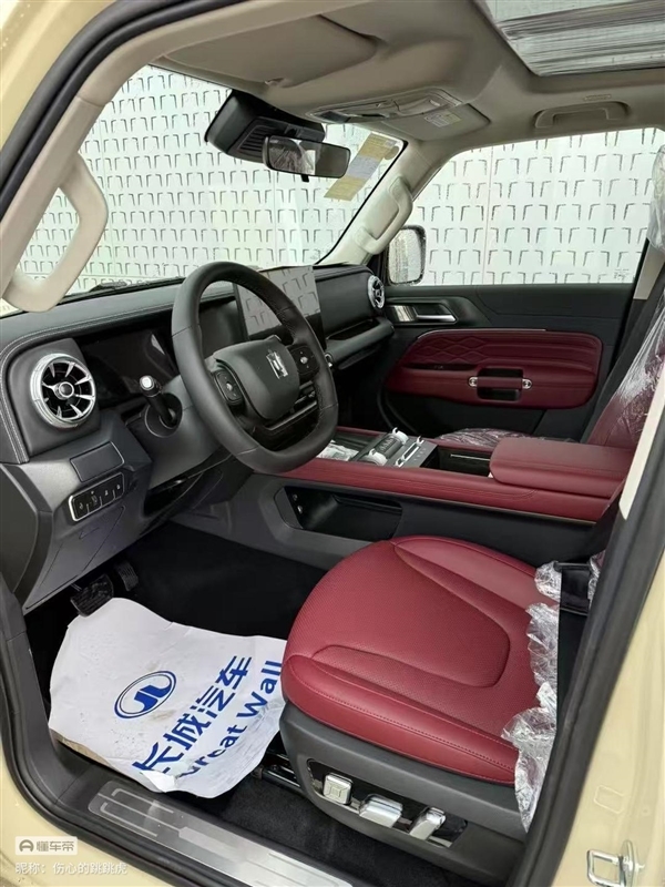 国产硬派网红越野车 全新坦克300实车曝光:备受好评的档杆被砍