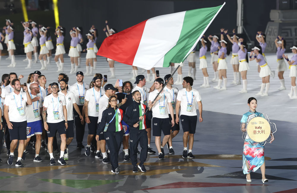 8月7日，意大利体育代表团在开幕式上入场。新华社记者 姜克红 摄