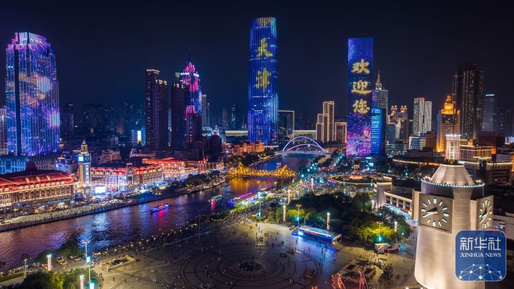 ↑ 这是8月1日拍摄的天津海河夜景(无人机照片)。