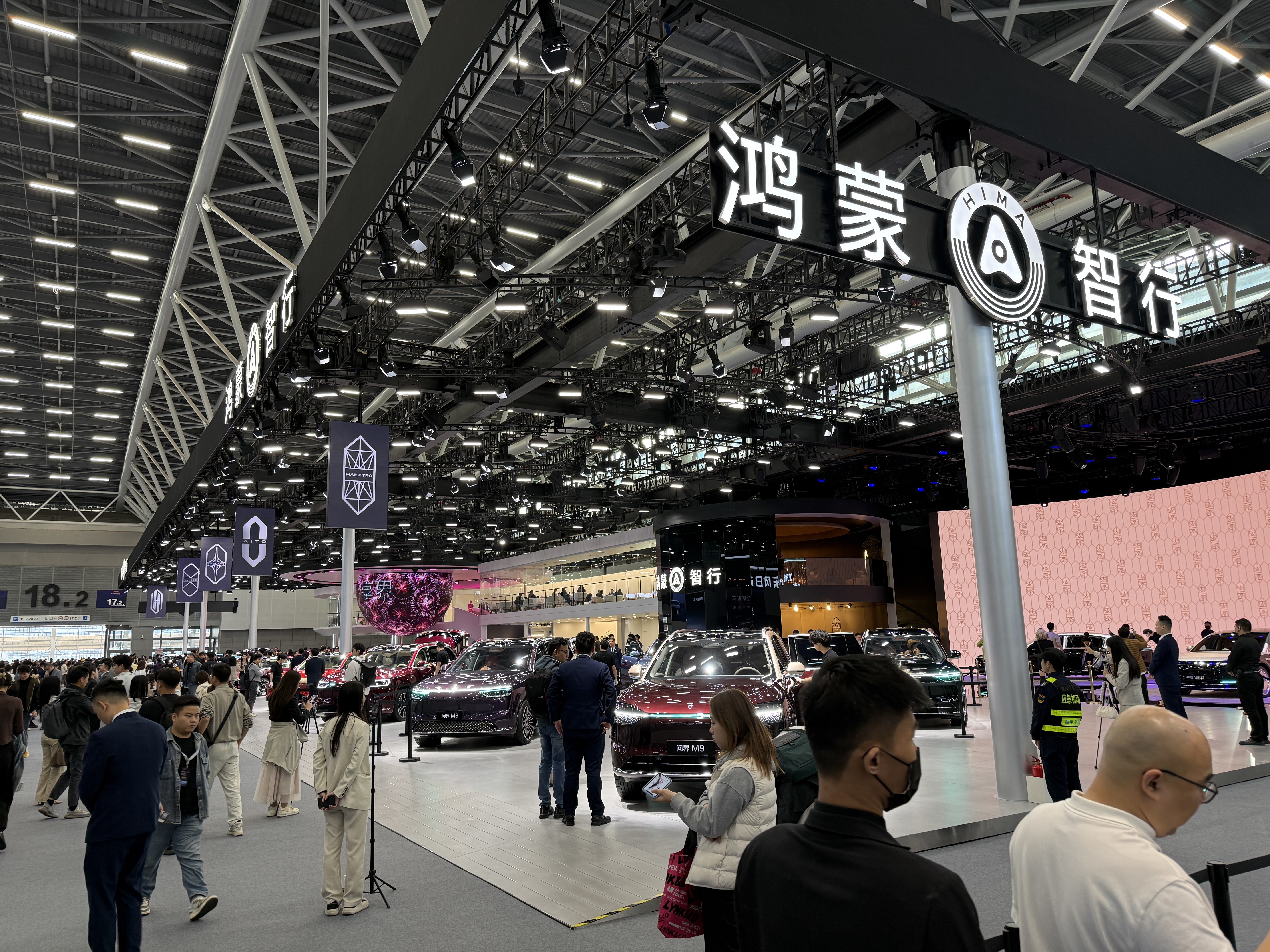 埃安首款增程车限时10.48万起售!综合续航1240公里,上车广汽自研辅助驾驶系统