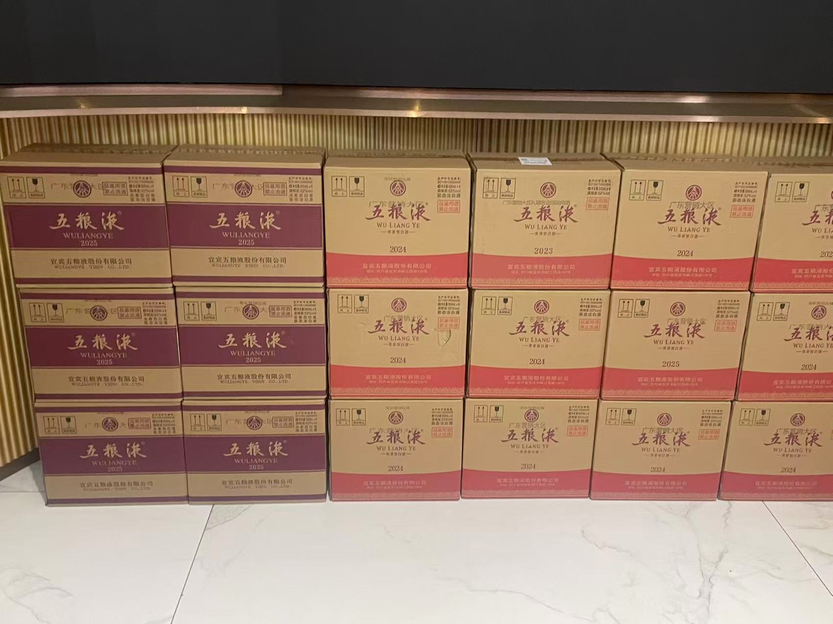 深圳某五粮液经销商的库存。周良成/摄