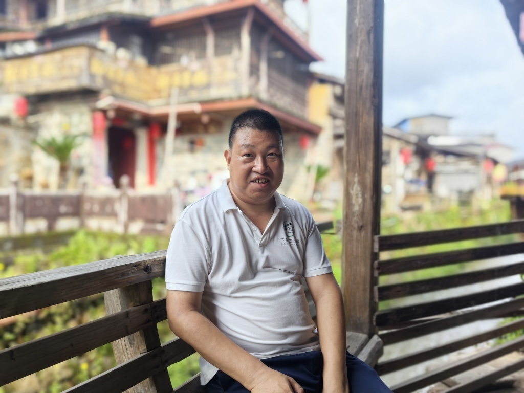下梅村年轻一代茶农彭炎生相信未来会更好。澎湃新闻记者 韩雨亭