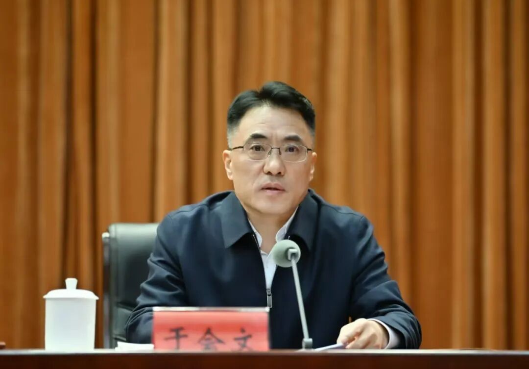 12月20日,自治区领导于会文作表态发言。记者 马建兵 摄