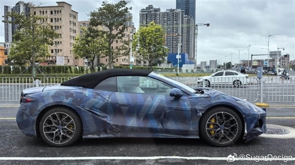 比亚迪再发个性化跑车！双门软顶版敞篷版腾势Z实车首曝