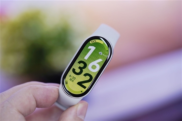 超窄四等边跑道屏!小米手环10 NFC版图赏