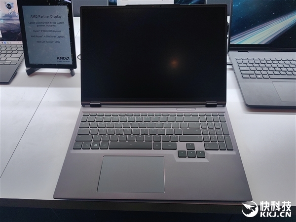 机械革命苍龙16 Ultra拥抱AMD锐龙9 9955HX:搭档RTX 5090双烤高达280W