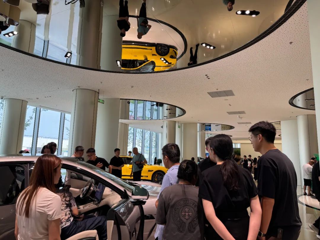 车企CEO,都在研究小米YU7