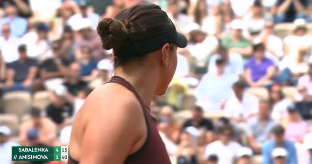 4人进8强 随着萨巴2-0、斯瓦泰克2-1 郑钦文死亡半区:2大苦主全赢