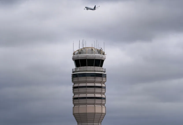 △機(jī)場塔臺(tái)(資料圖)