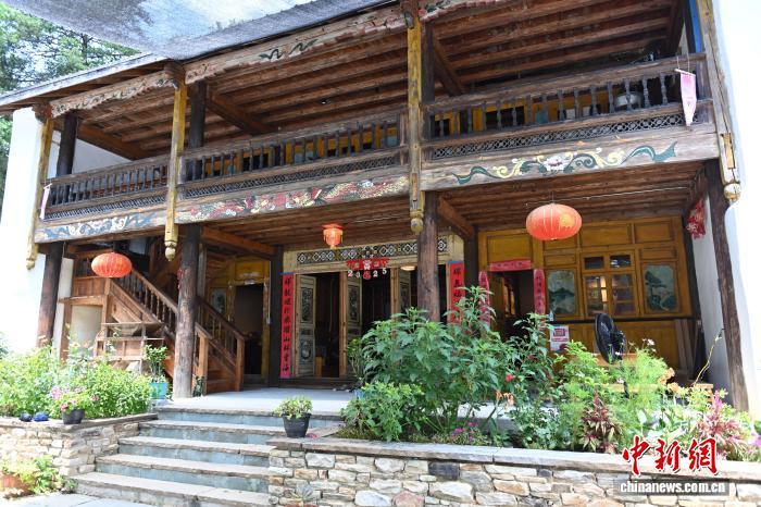 在美国西弗吉尼亚州山间，有一座来自中国云南的民居。中新社记者 陈孟统 摄