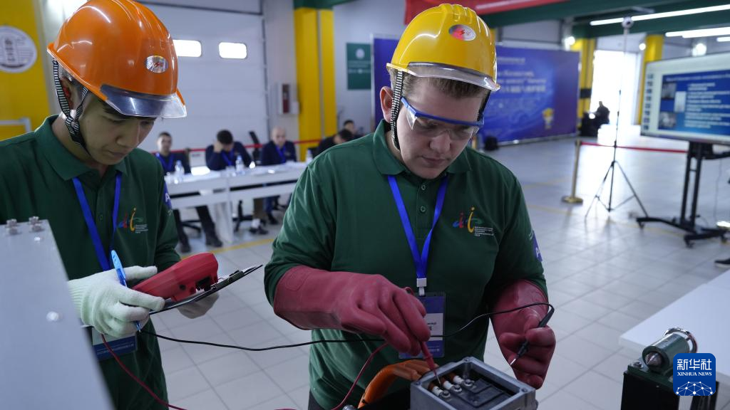 9月5日，选手在哈萨克斯坦东哈萨克斯坦州首府厄斯克门参加比赛。新华社发（奥斯帕诺夫摄）