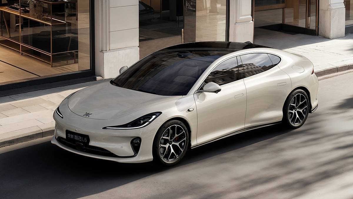 智己 L6 开启预售,21.99 万元起就有 AI Agent 和四轮转向