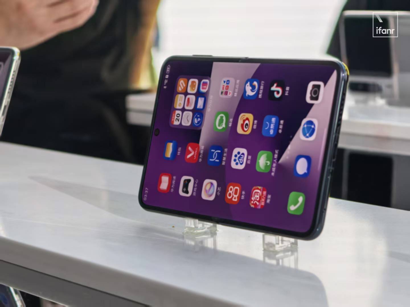 华为的新形态手机 Pura X,要让小折叠撕下美丽小废物的标签