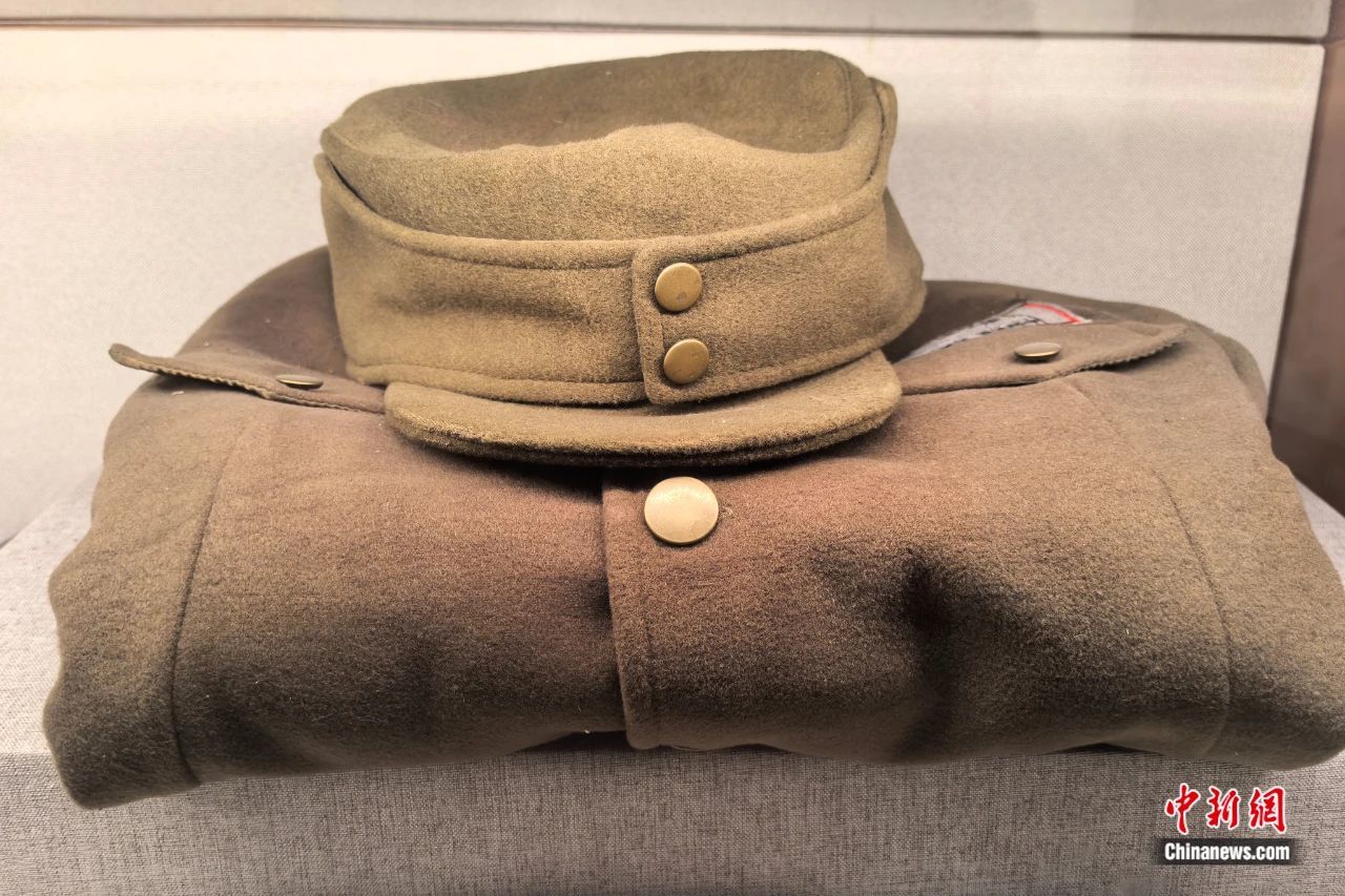 叶挺的军衣(复制品)。张强 摄