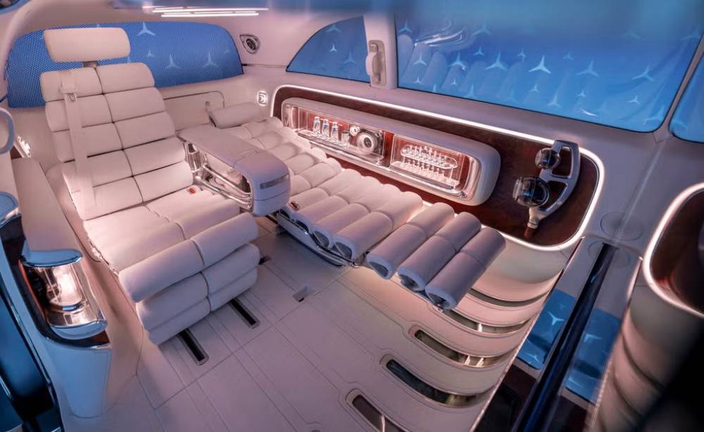 奔驰发布 MPV 概念车 VISION V,内饰科幻,前脸长了8 块腹肌