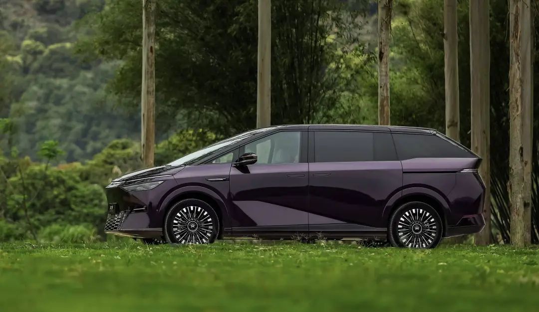 39.98 万元!新款小鹏 X9 开启预售,老车主也能付费升级