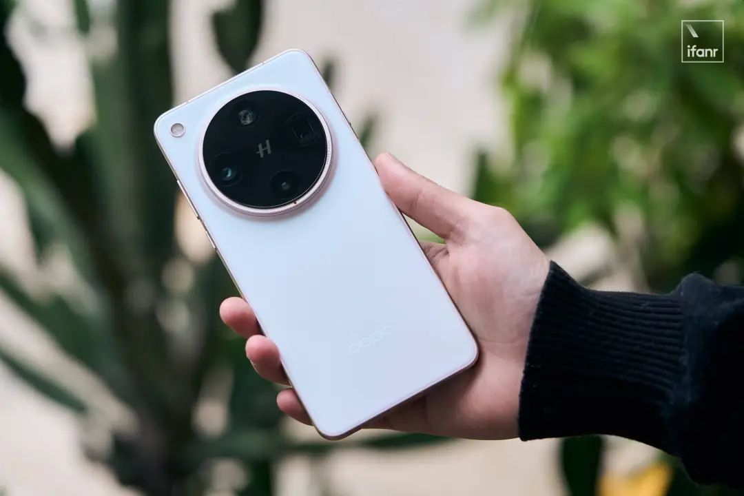 OPPO 发布 Find X8 Ultra,不再牺牲手感换影像