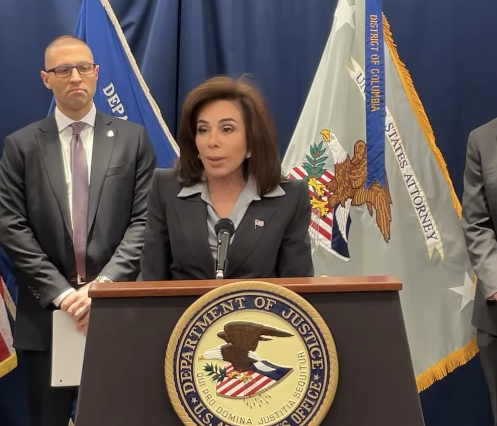 一年被骗上百亿！美司法部成立“打击诈骗中心工作组”：FBI特工已对缅甸两窝点出手_凤凰网