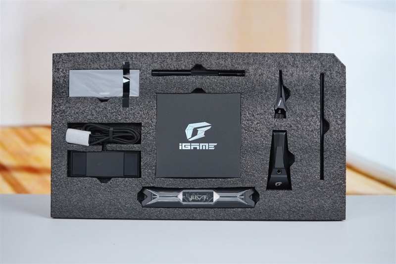 七彩虹iGame RTX 5070 Ti Vulcan OC显卡评测:一键提速降温、磁吸组件玩法多样