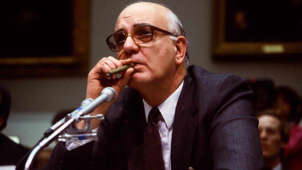 保罗·沃尔克(Paul Volcker)曾担任尼克松政府的财政部副部长,并于1979年至1987年担任美联储主席。