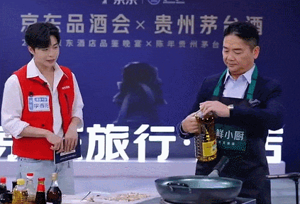 刘强东穿西装戴百达翡丽炒菜,黄仁勋千万RM不离身,大佬都爱啥表?