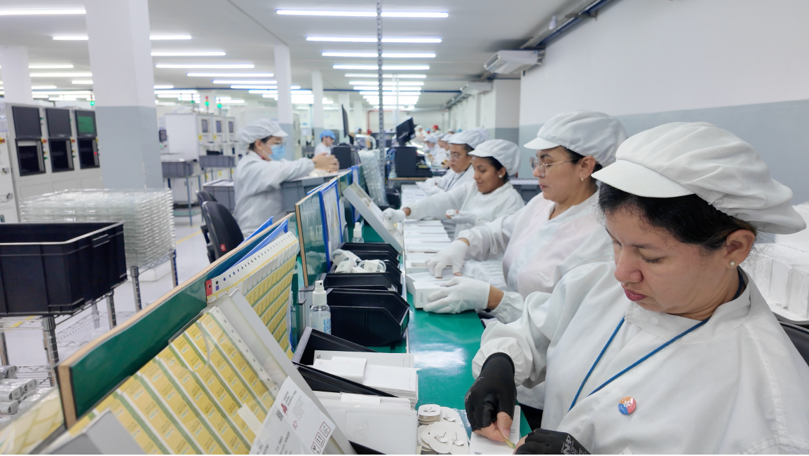 △中国手机企业位于巴西马瑙斯自贸区的手机生产线