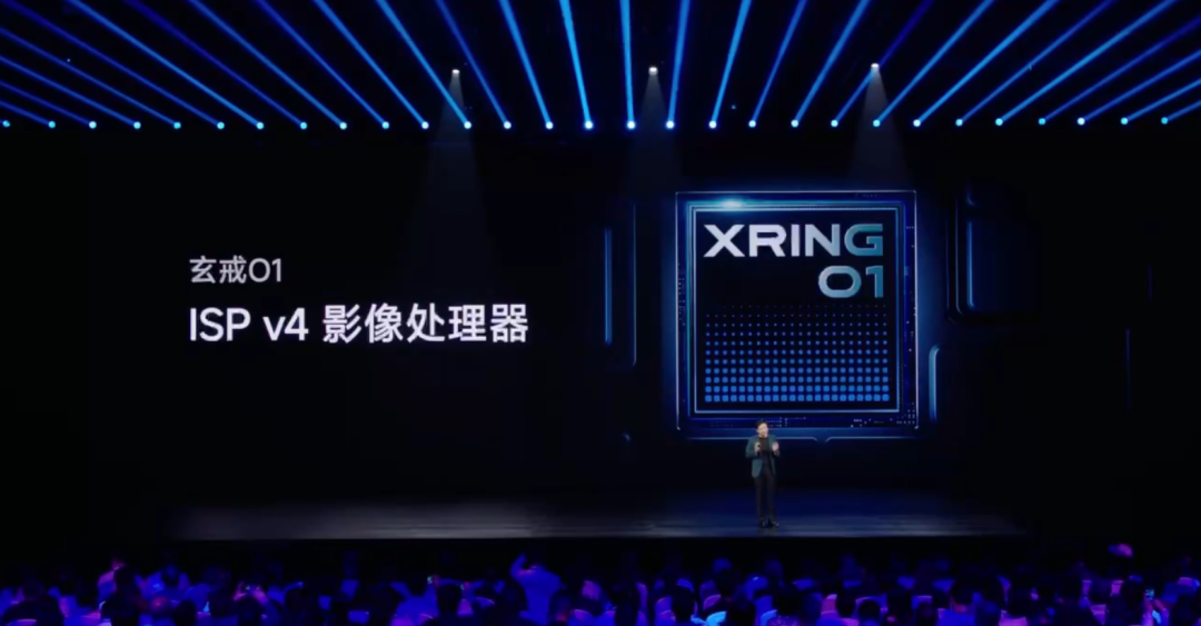 左手YU7,右手玄戒O1,小米15周年太狠了