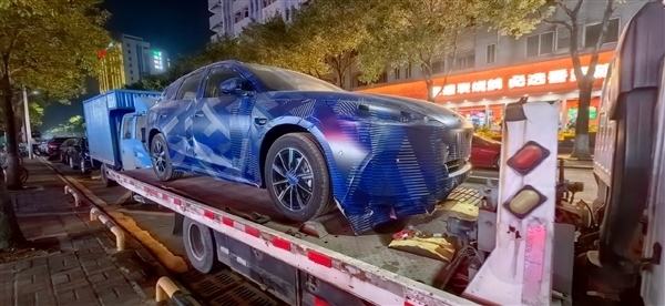 10万不得卖爆!比亚迪海豹06旅行版方案确认:配悬浮式D柱