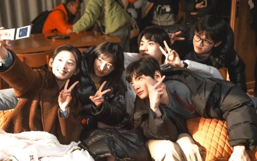 (图/《树下有片红房子》)