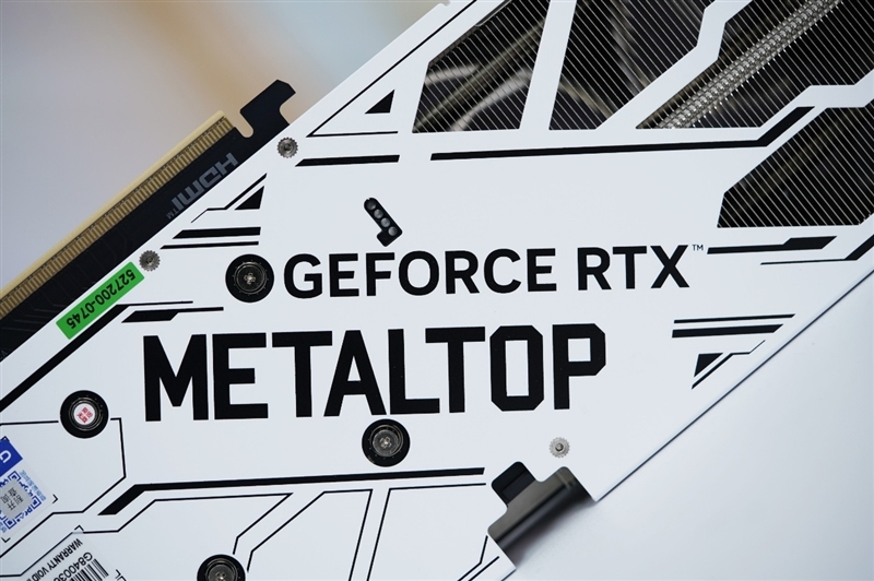 影驰RTX 5060 Ti金属大师白金版16GB MAX OC评测:DLSS 4加持4K游戏轻松流畅 纯白设计完美匹配影驰全家桶
