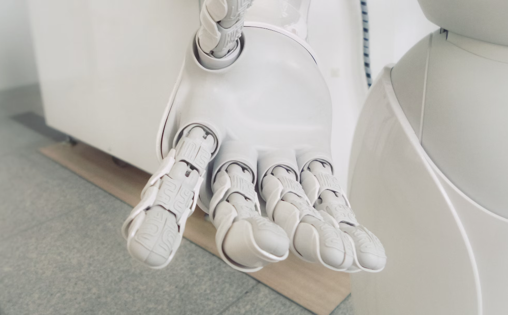 扫兴的朱啸虎和愤怒的机器人,谁错了?