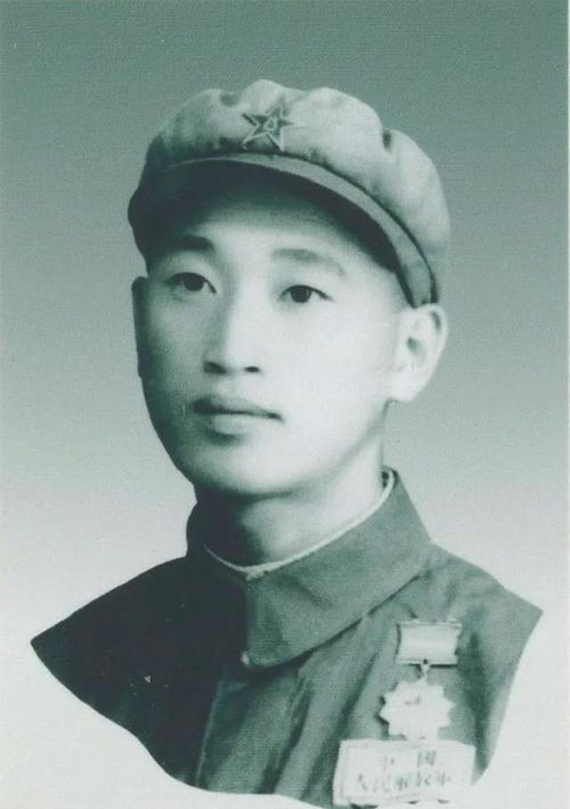 1954年崔道植在部队留影 图源：北京日报